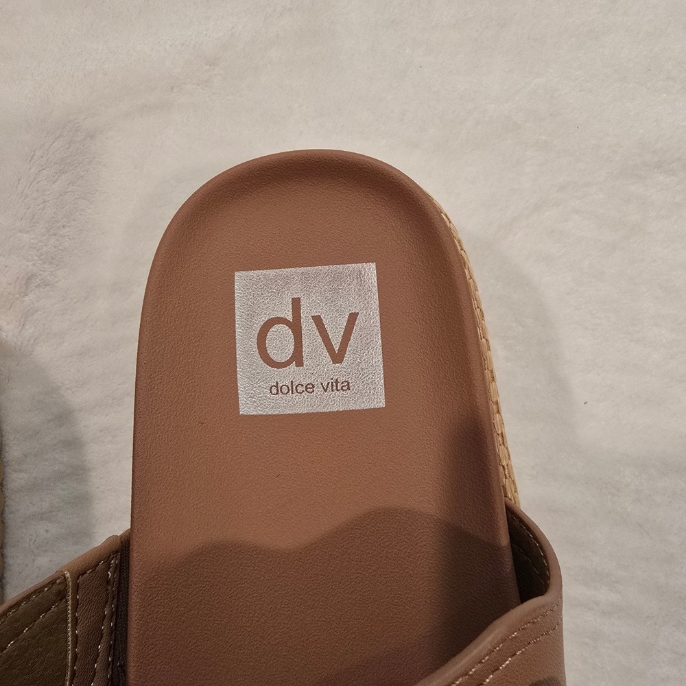 DV Dolce Vita Serpent Tan Scalloped Buckle Platform Slide Sandals Womens 8